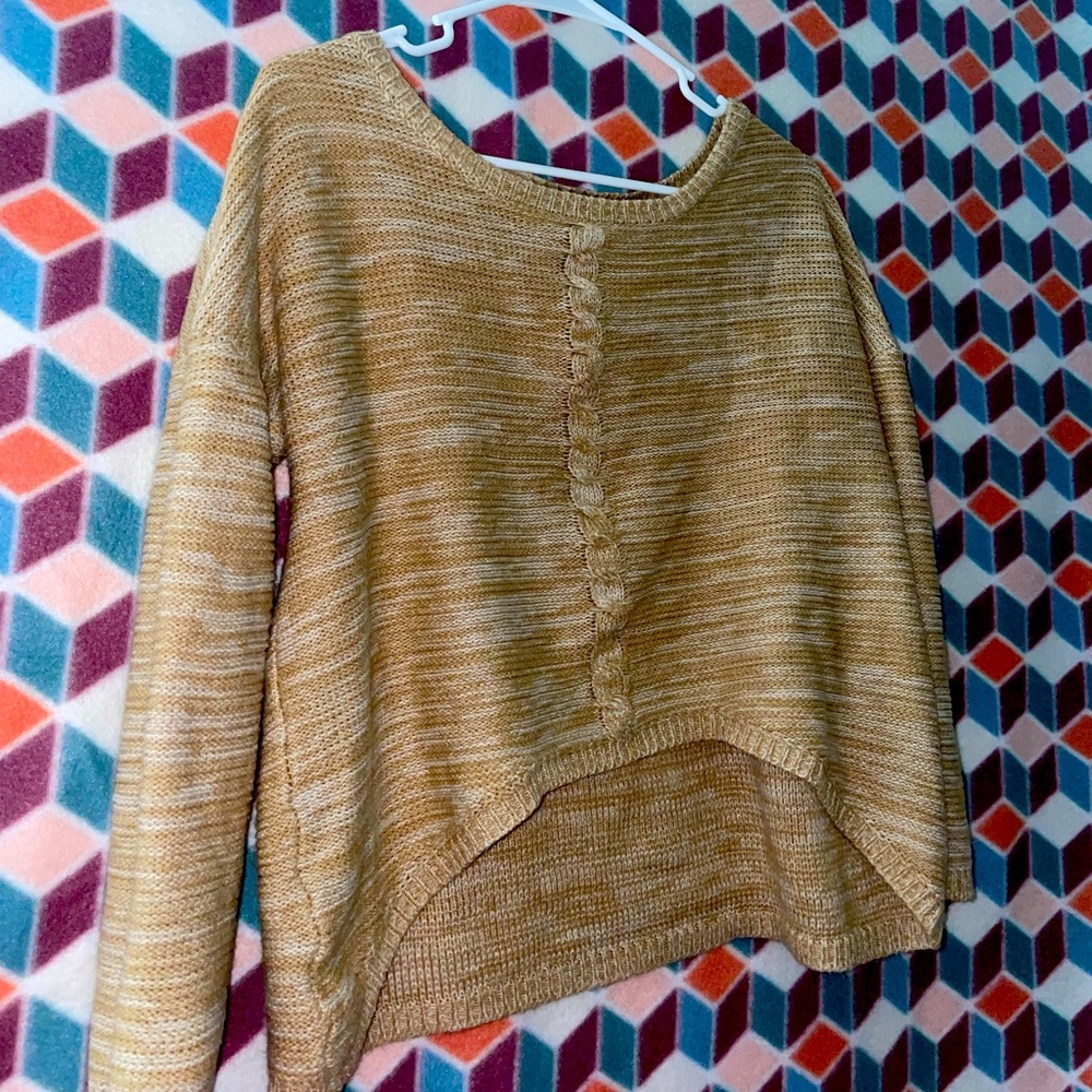 Such a cute lil sweater for sweater weather